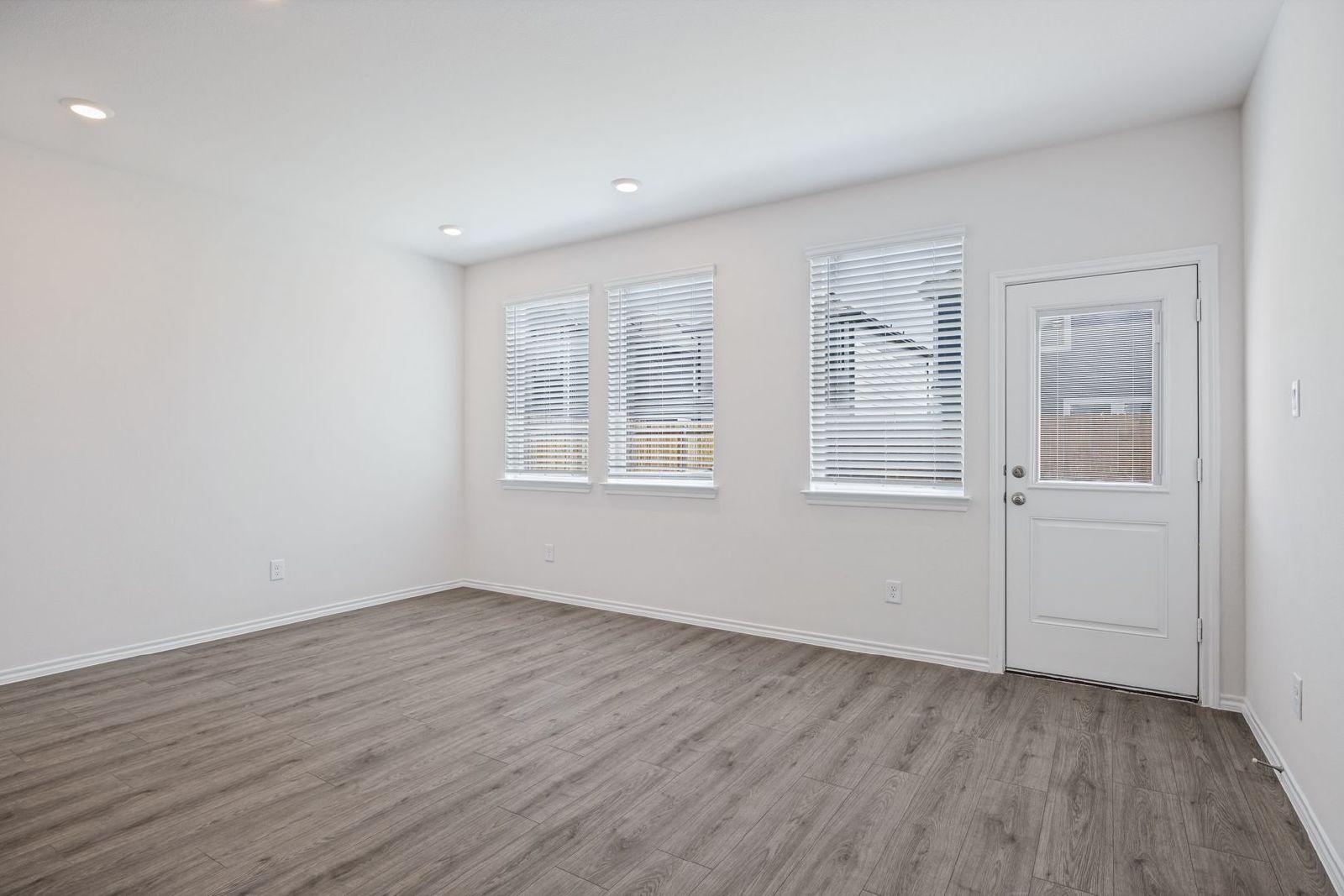 Modern 2-Bedroom Townhome in Princeton – 209 Tall Cedar Way property image