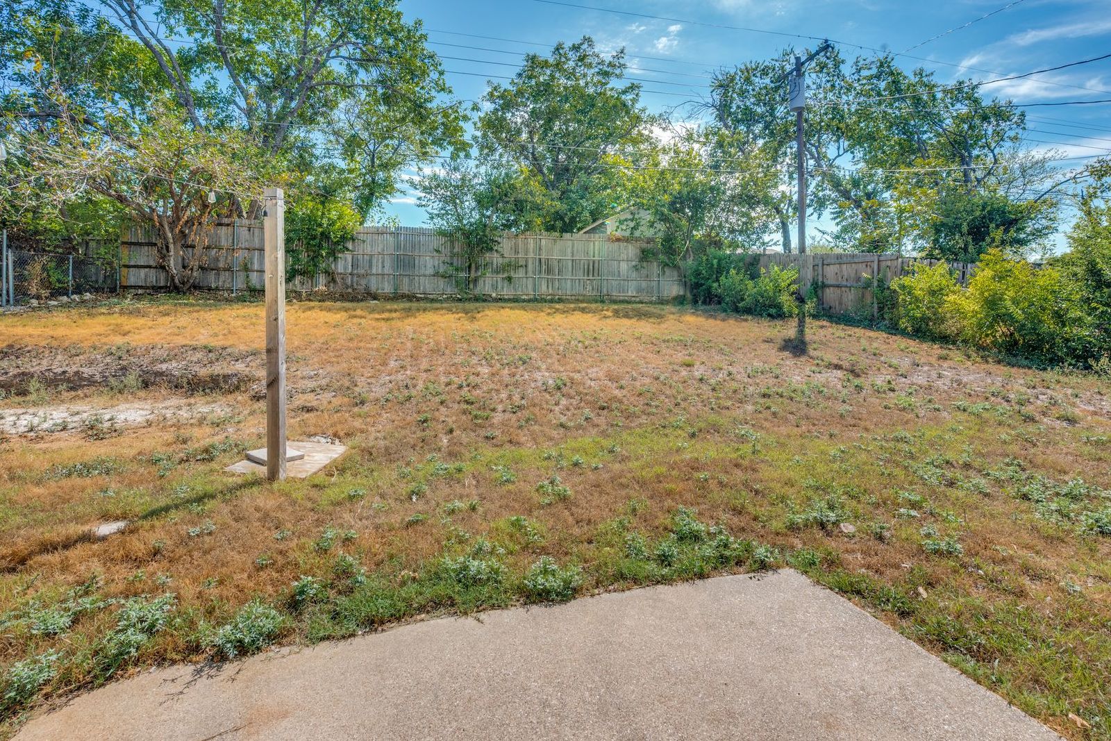 3-Bedroom Home for Rent in Cedar Hill, TX | Spacious Yard & Attached Garage property image