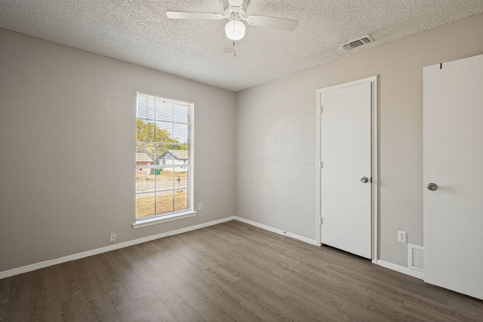 3-Bedroom Home for Rent in Cedar Hill, TX | Spacious Yard & Attached Garage property image