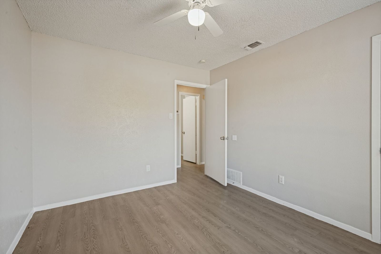 3-Bedroom Home for Rent in Cedar Hill, TX | Spacious Yard & Attached Garage property image