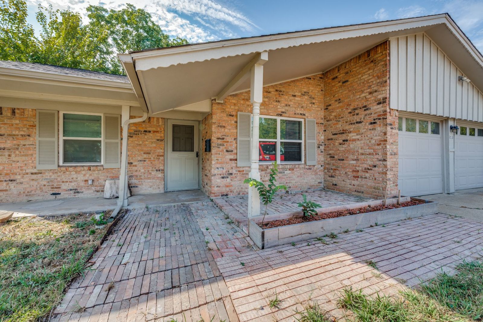 Spacious & Move-In Ready: Charming 4-Bedroom Home in Grand Prairie! property image
