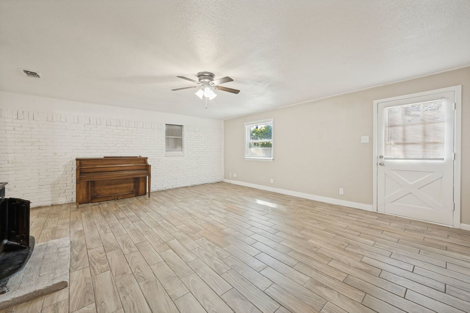 Spacious & Move-In Ready: Charming 4-Bedroom Home in Grand Prairie! property image
