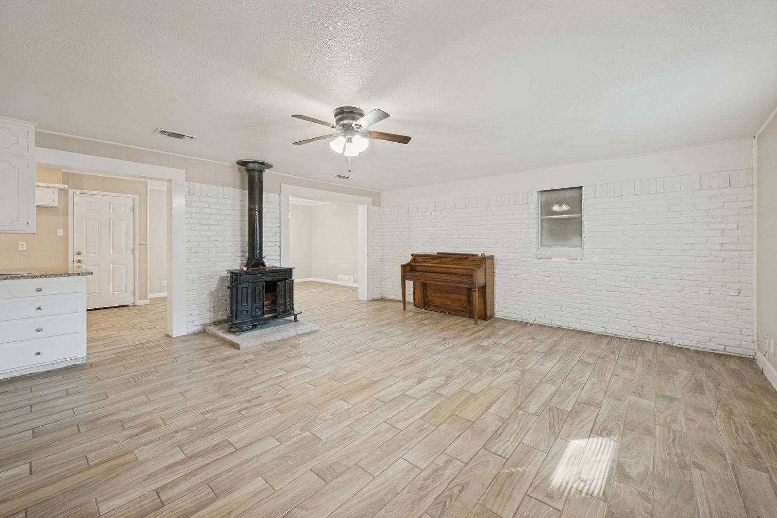 Spacious & Move-In Ready: Charming 4-Bedroom Home in Grand Prairie! property image