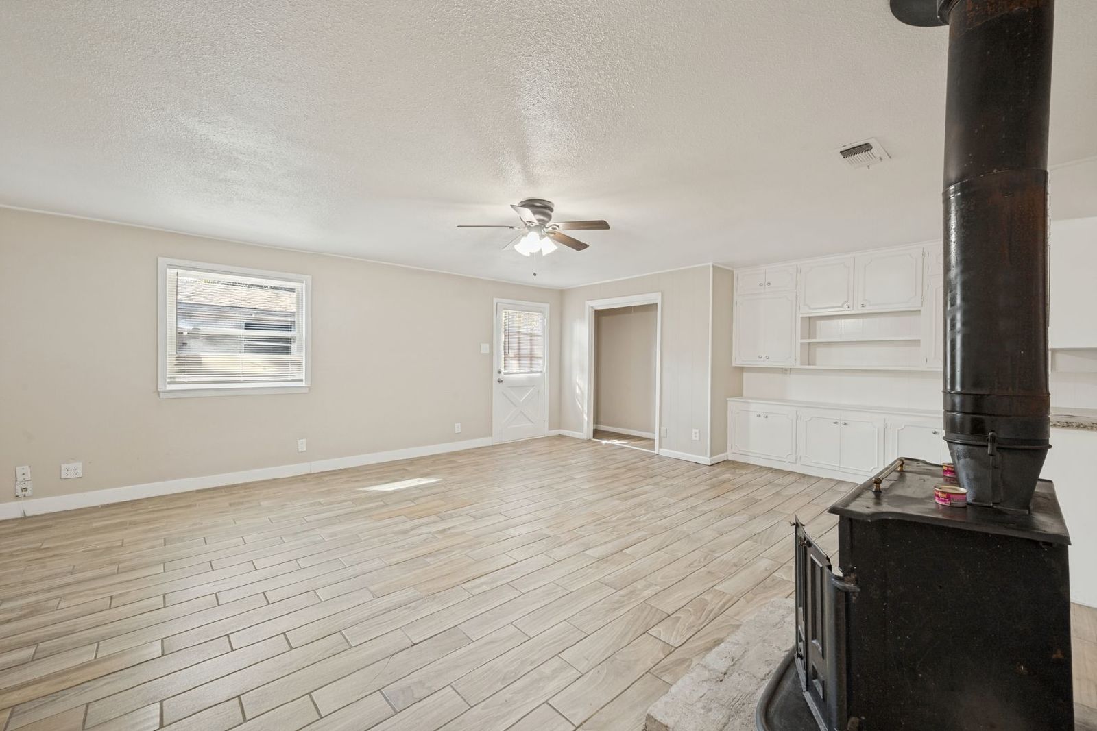 Spacious & Move-In Ready: Charming 4-Bedroom Home in Grand Prairie! property image