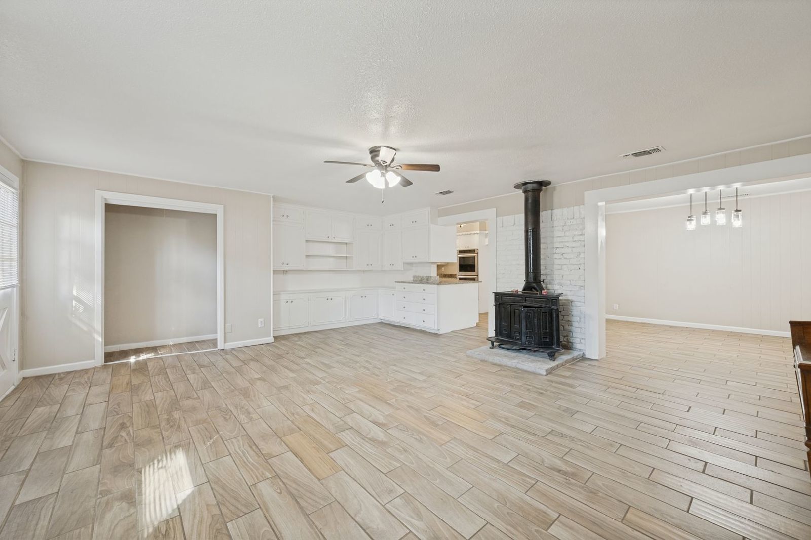 Spacious & Move-In Ready: Charming 4-Bedroom Home in Grand Prairie! property image