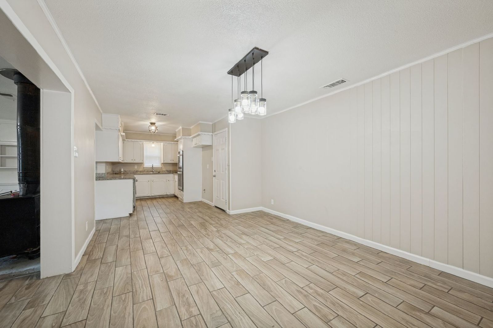 Spacious & Move-In Ready: Charming 4-Bedroom Home in Grand Prairie! property image