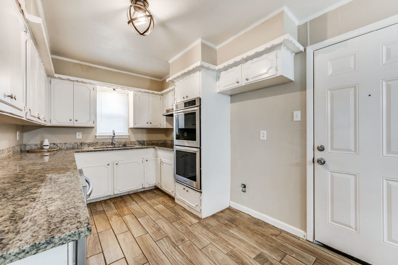 Spacious & Move-In Ready: Charming 4-Bedroom Home in Grand Prairie! property image