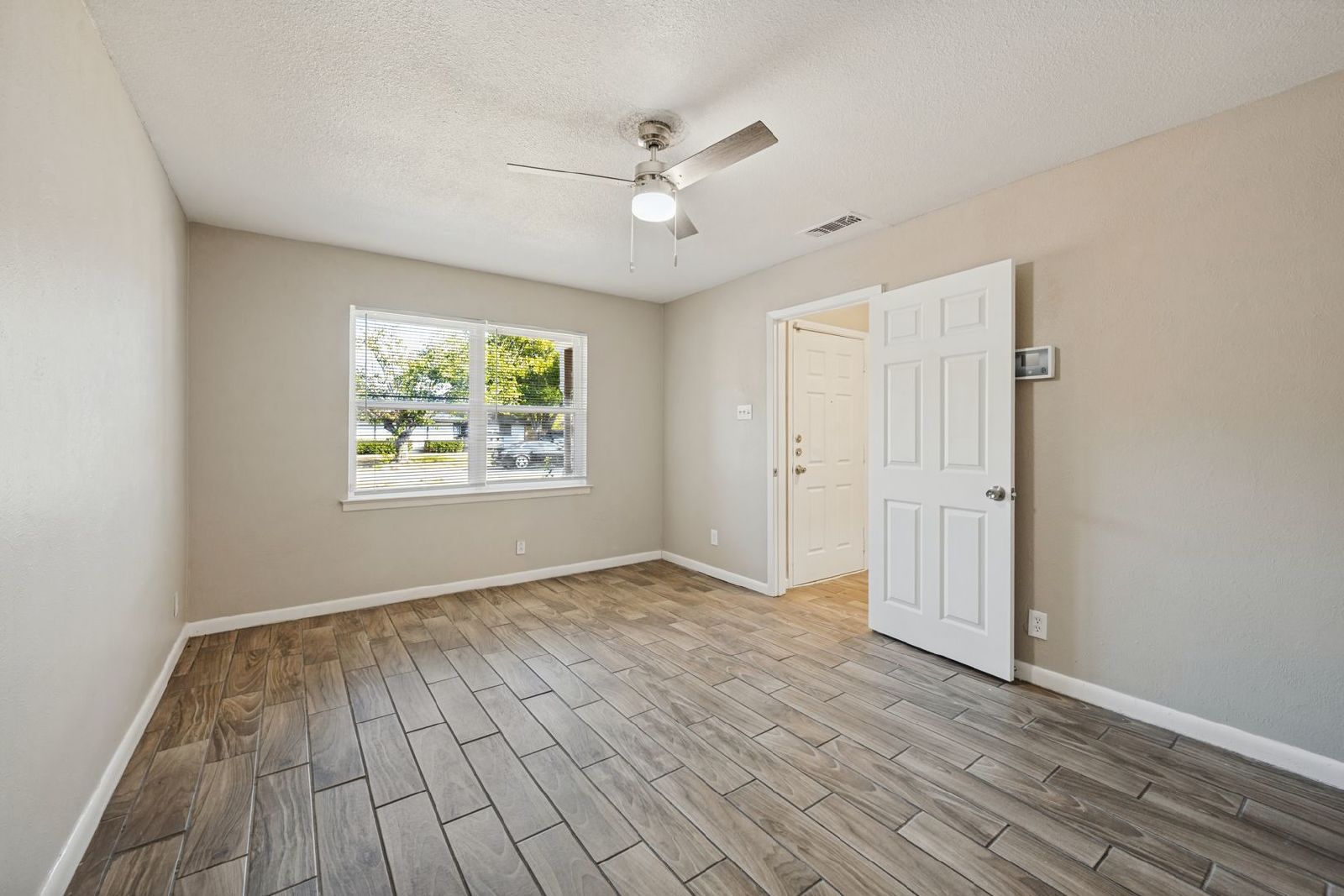 Spacious & Move-In Ready: Charming 4-Bedroom Home in Grand Prairie! property image