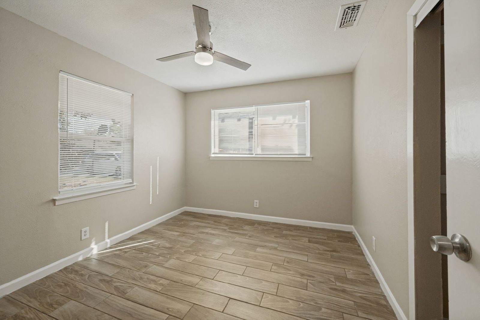 Spacious & Move-In Ready: Charming 4-Bedroom Home in Grand Prairie! property image