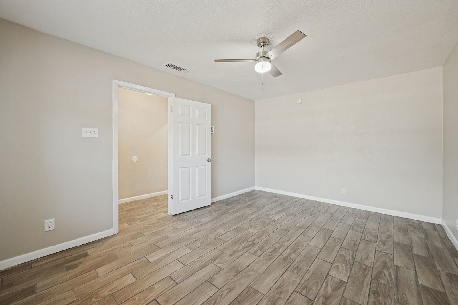 Spacious & Move-In Ready: Charming 4-Bedroom Home in Grand Prairie! property image