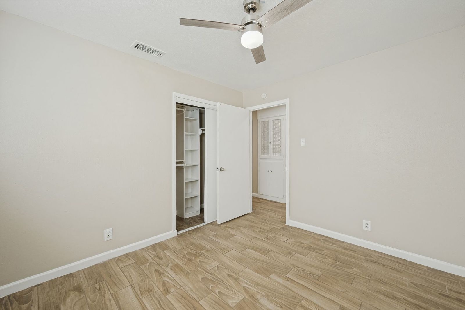 Spacious & Move-In Ready: Charming 4-Bedroom Home in Grand Prairie! property image