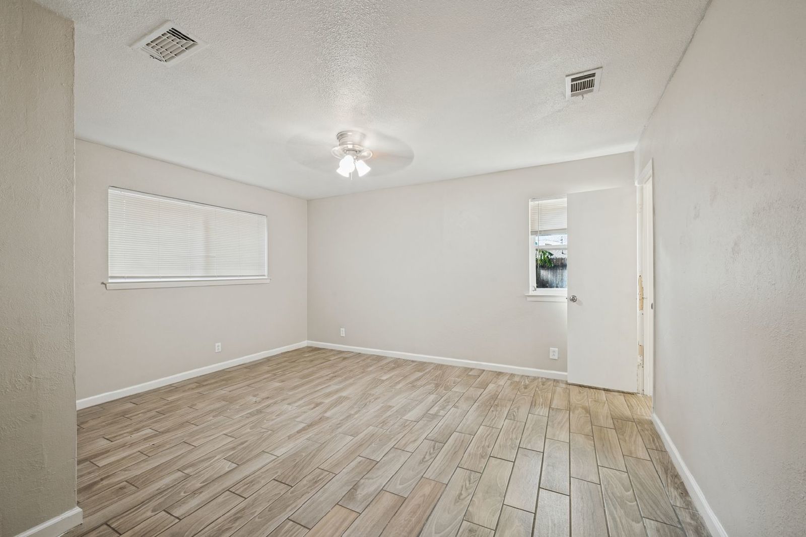 Spacious & Move-In Ready: Charming 4-Bedroom Home in Grand Prairie! property image