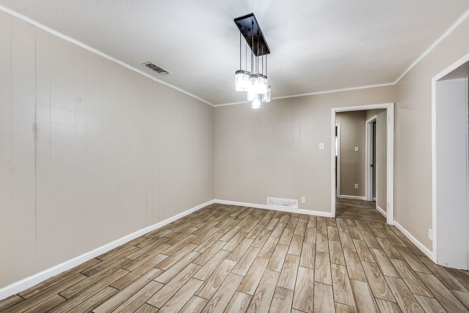 Spacious & Move-In Ready: Charming 4-Bedroom Home in Grand Prairie! property image