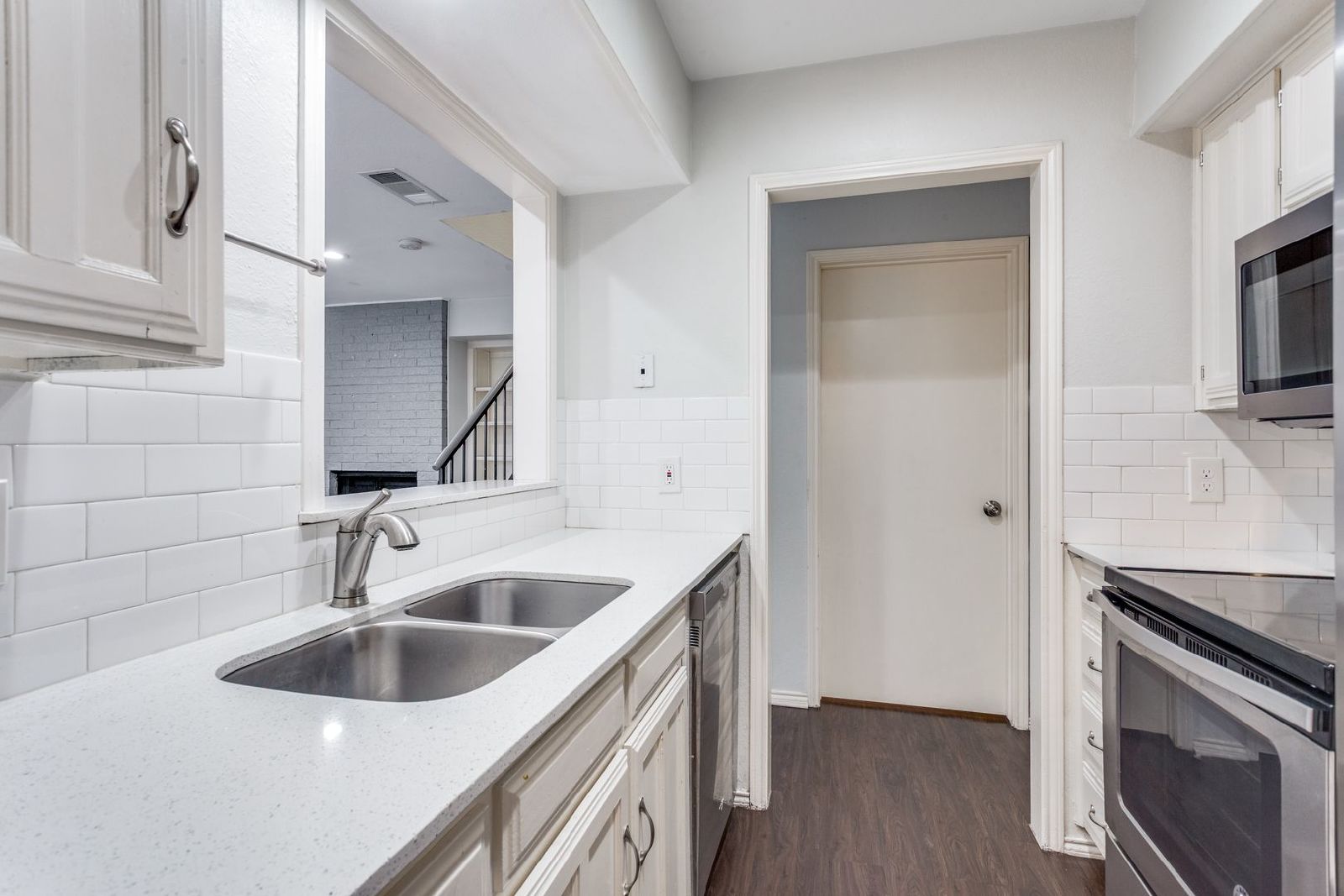 Modern 2-Bedroom Home for Rent Near DFW Airport property image