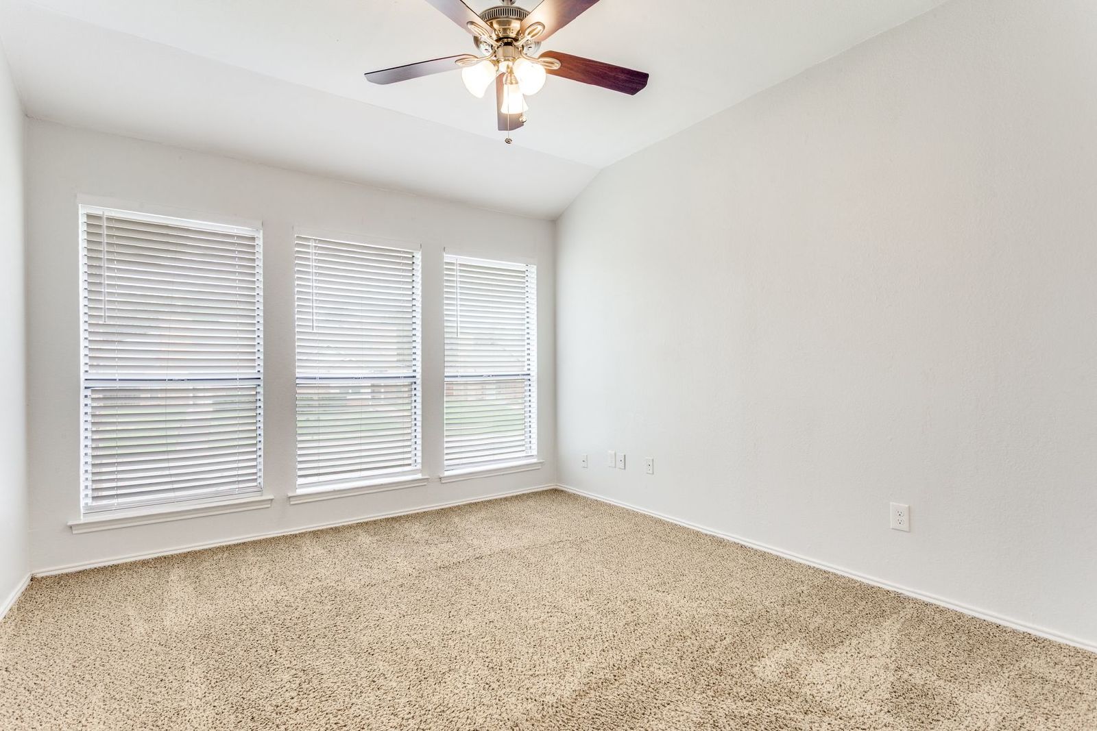 Modern 2-Bedroom Home for Rent Near DFW Airport property image