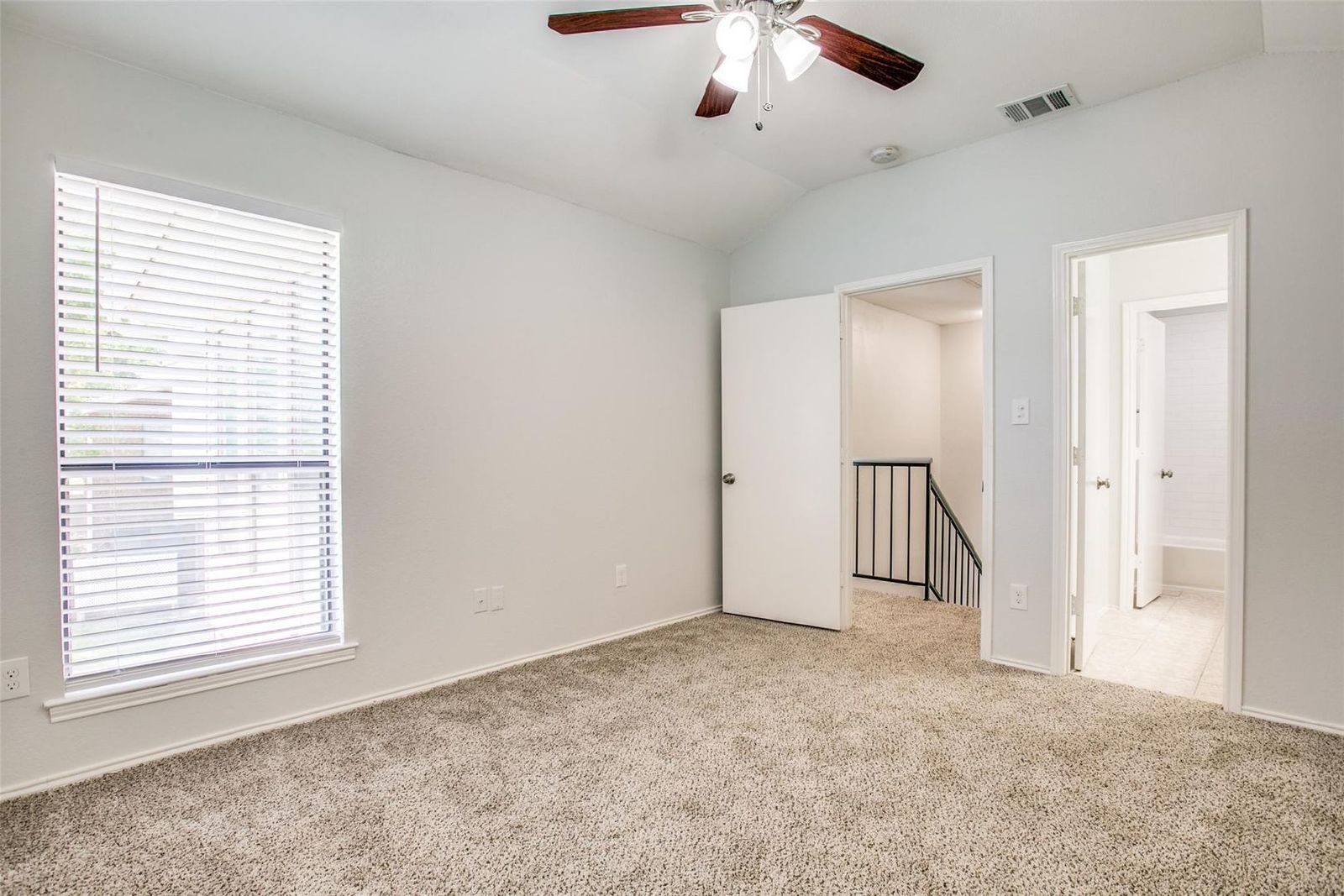 Modern 2-Bedroom Home for Rent Near DFW Airport property image