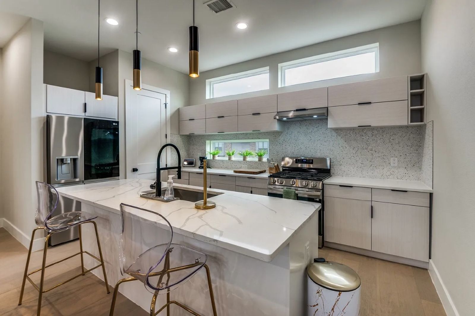 Fully Furnished, Modern Townhome-Style Condo in the Heart of East Dallas! property image