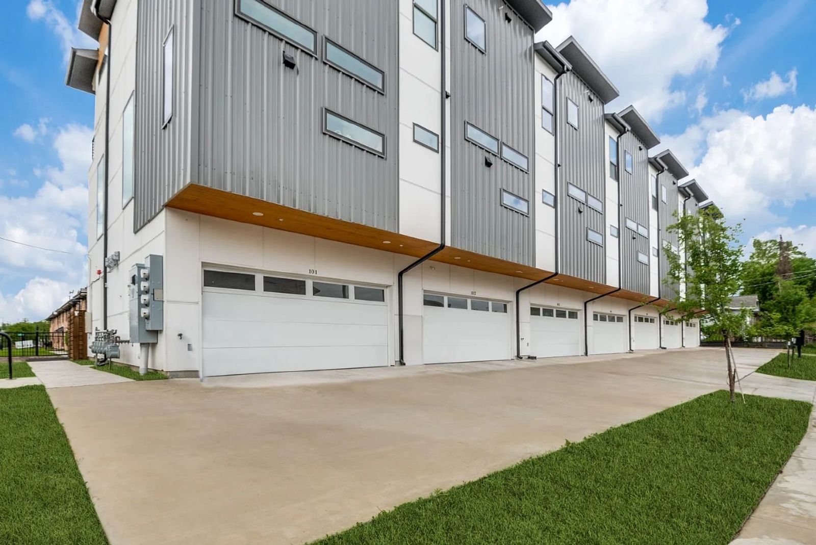 Fully Furnished, Modern Townhome-Style Condo in the Heart of East Dallas! property image
