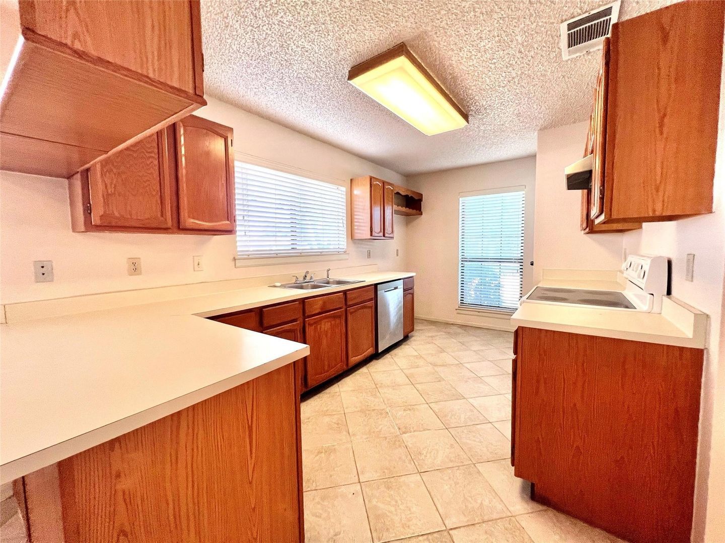 Beautiful 3-Bedroom Home with Bonus Guest Suite in Lewisville! property image