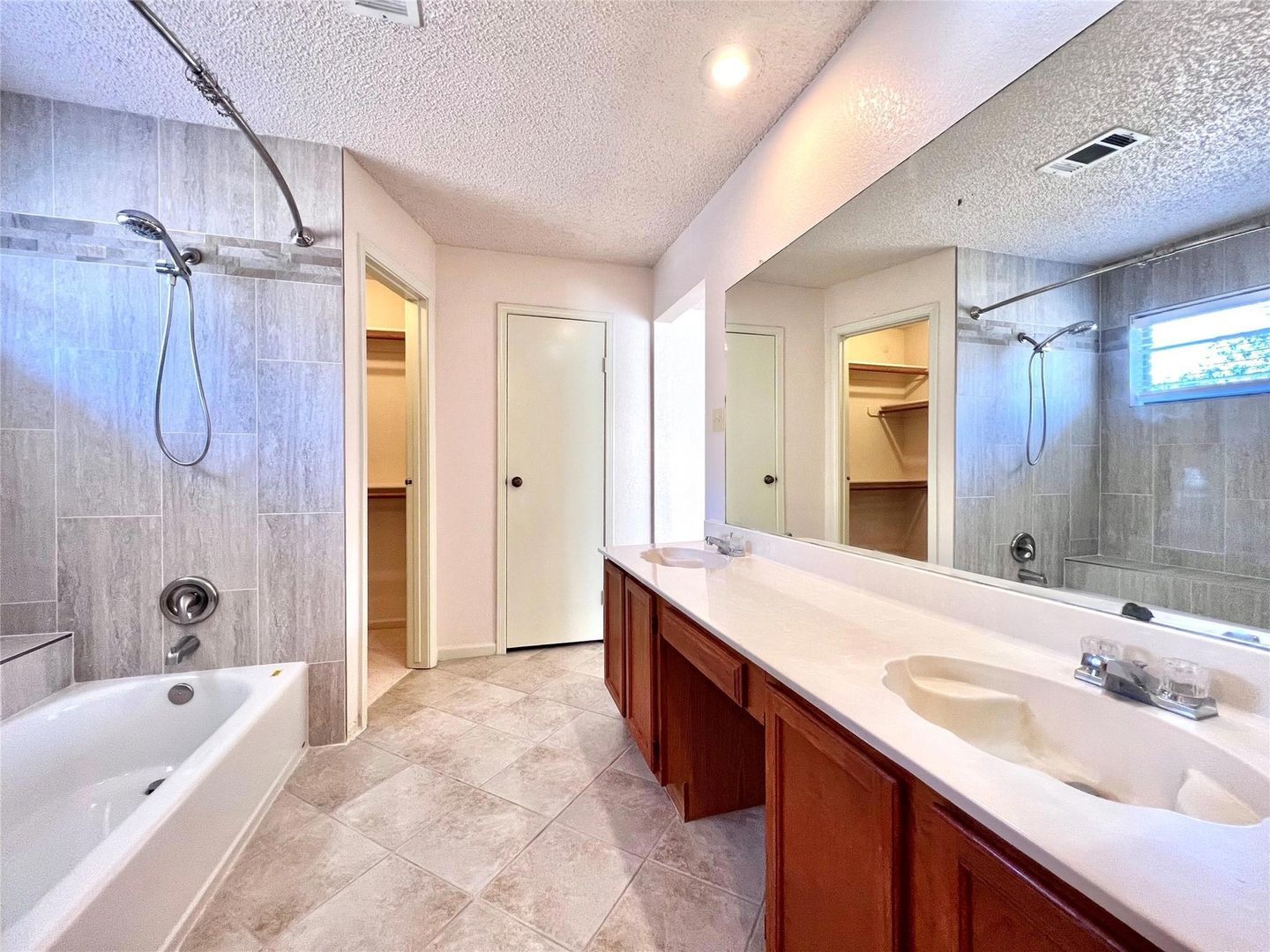 Beautiful 3-Bedroom Home with Bonus Guest Suite in Lewisville! property image