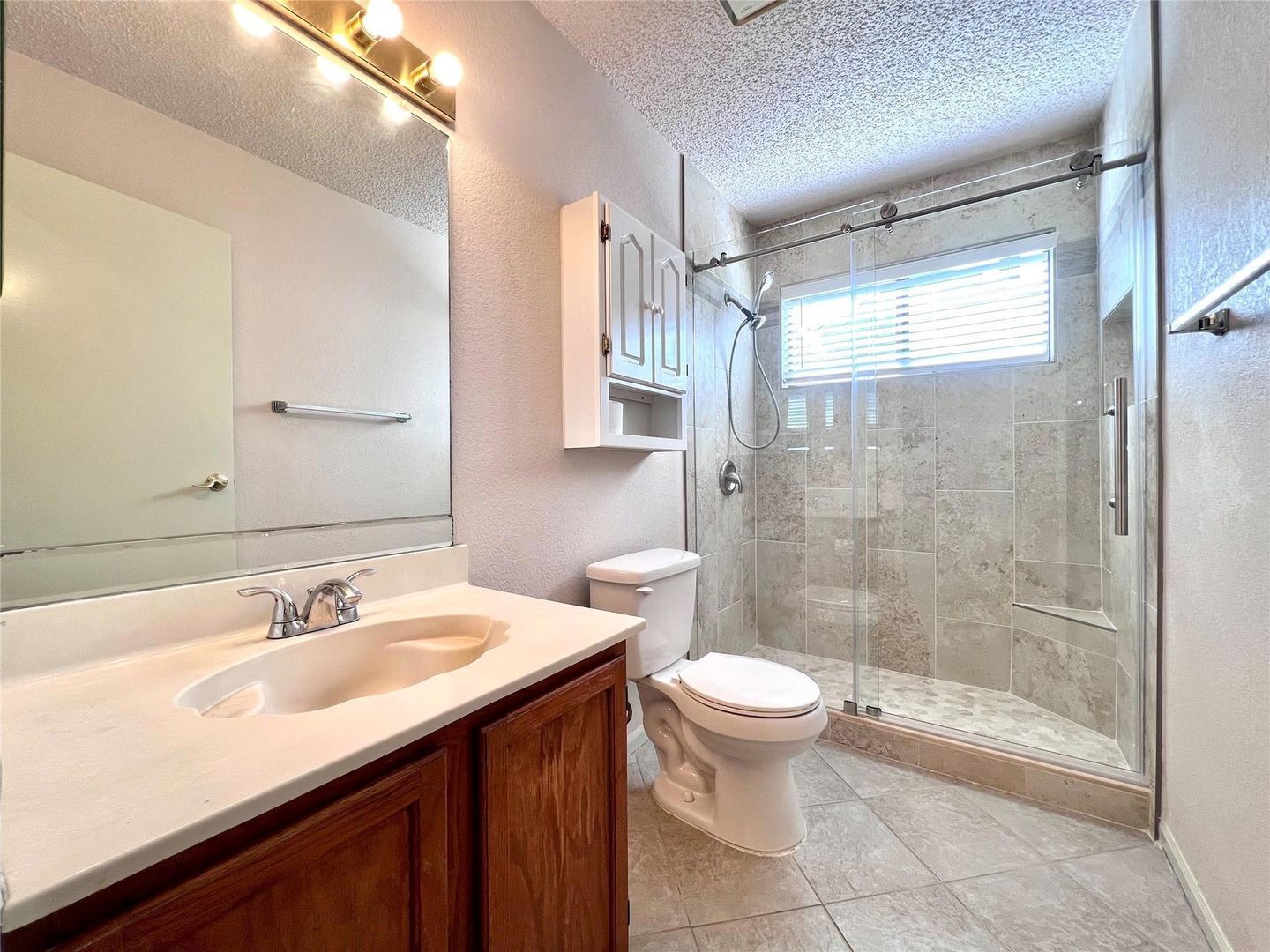 Beautiful 3-Bedroom Home with Bonus Guest Suite in Lewisville! property image