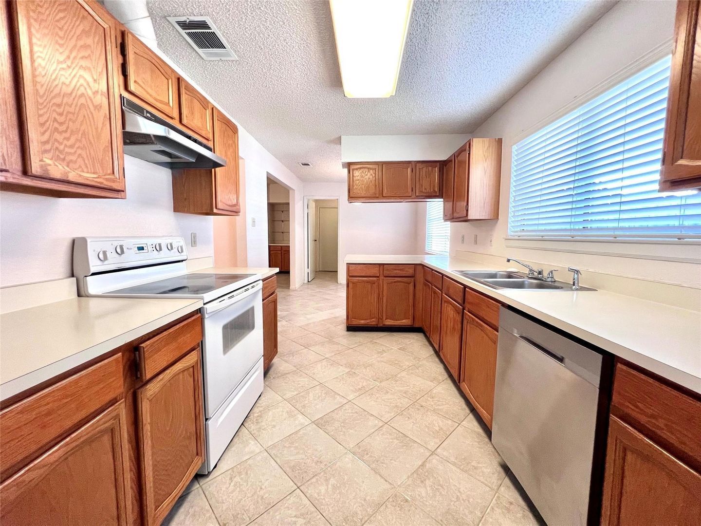 Beautiful 3-Bedroom Home with Bonus Guest Suite in Lewisville! property image