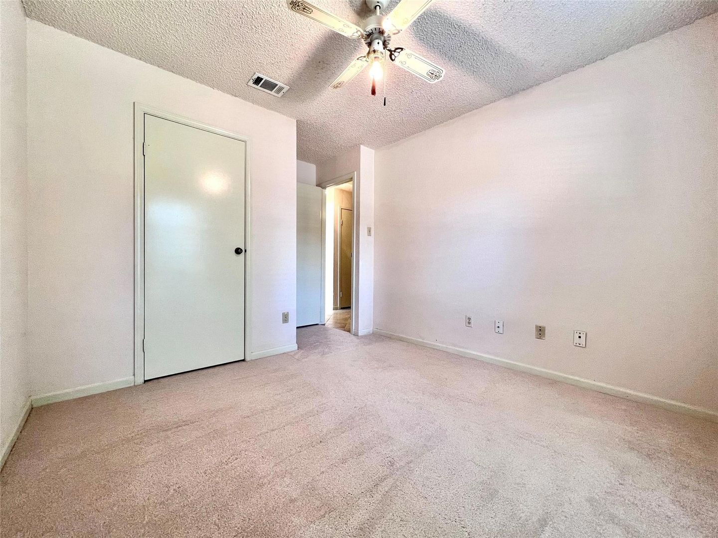 Beautiful 3-Bedroom Home with Bonus Guest Suite in Lewisville! property image