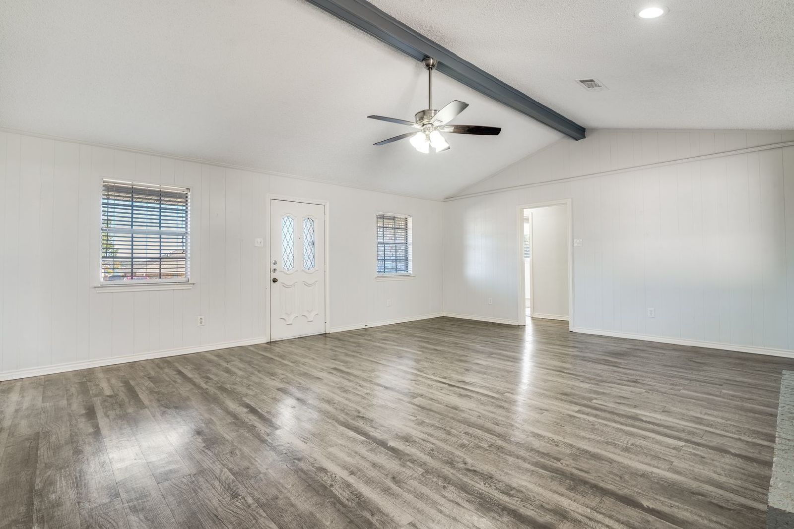 Beautiful 3-Bed, 2.5-Bath Home in Garland – Spacious Layout & Fantastic Amenities! property image