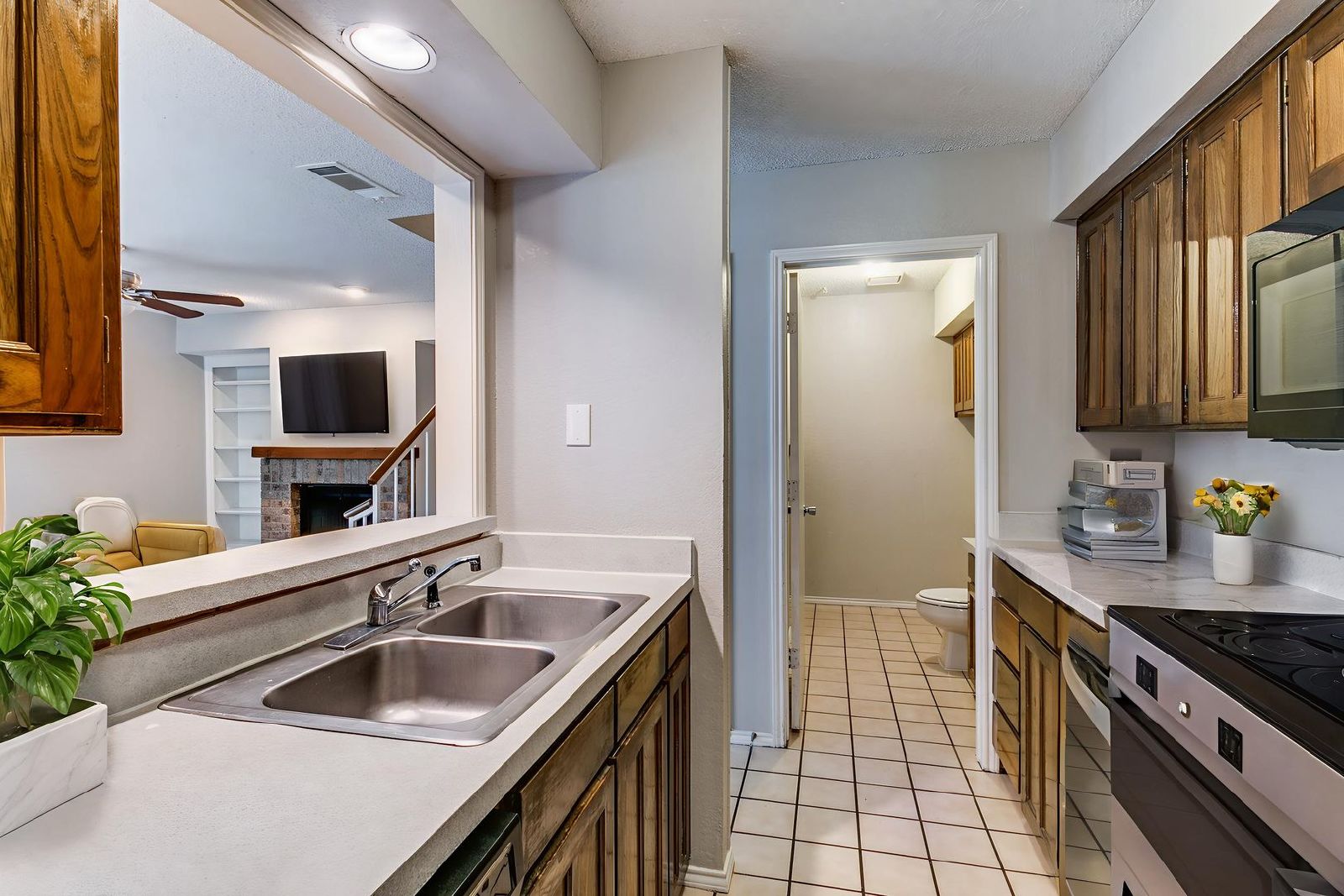 Charming & Spacious Townhome in Bedford property image