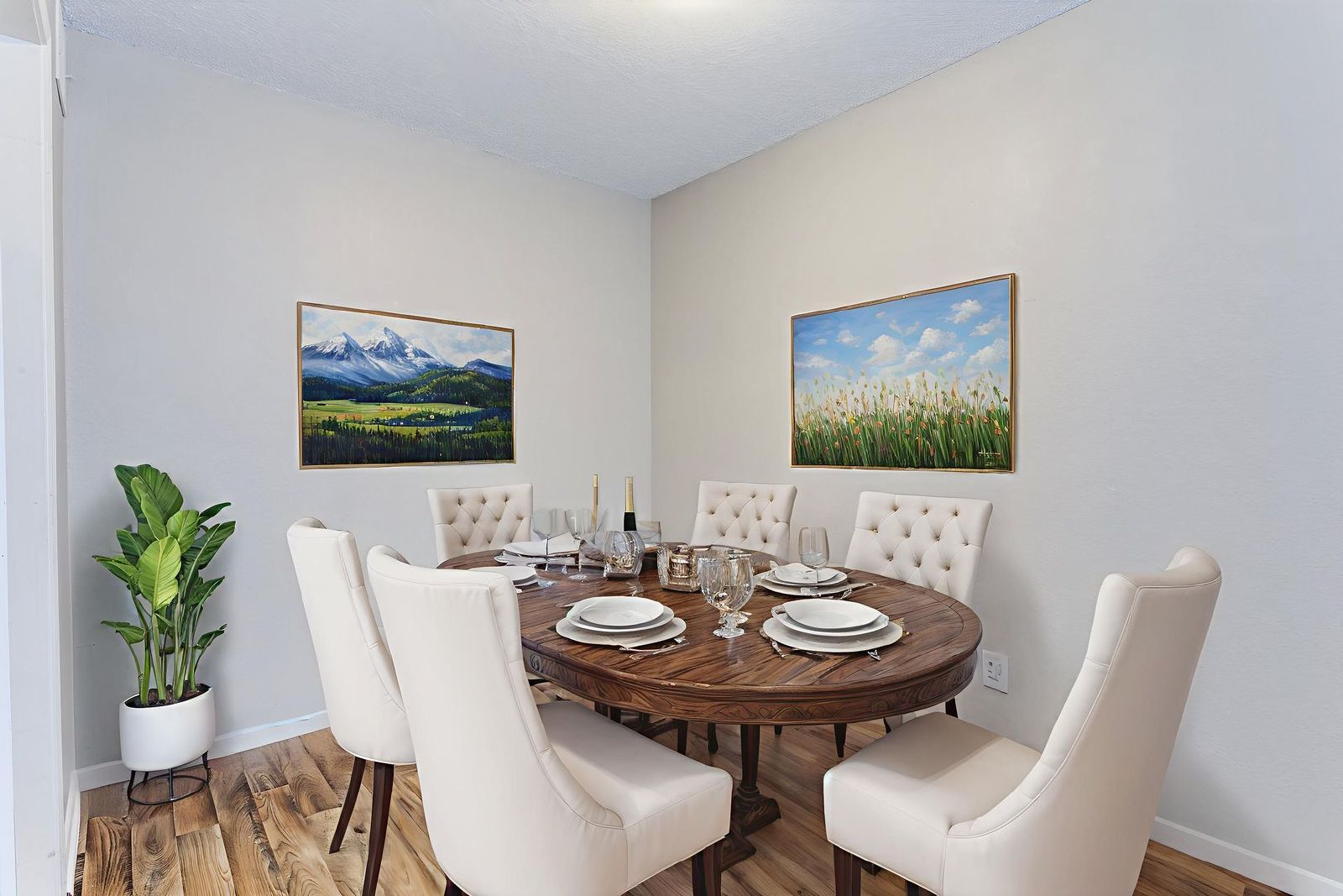 Charming & Spacious Townhome in Bedford property image