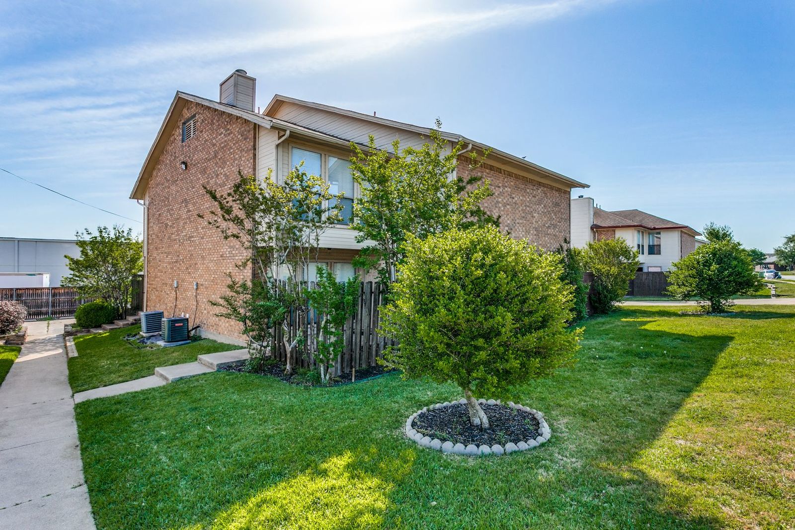 Charming & Spacious Townhome in Bedford property image