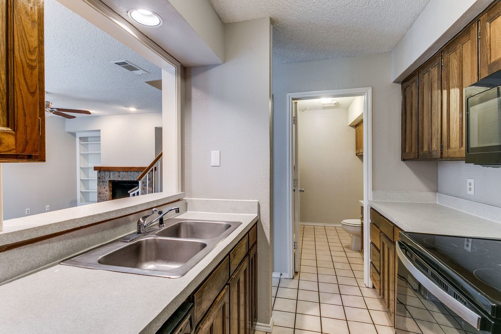 Charming & Spacious Townhome in Bedford property image