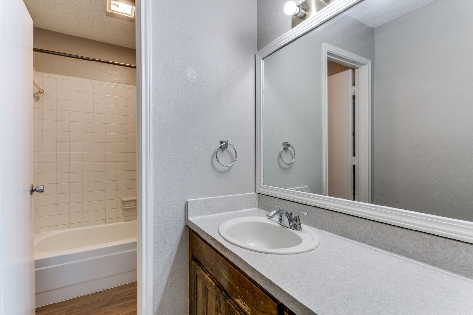 Charming & Spacious Townhome in Bedford property image