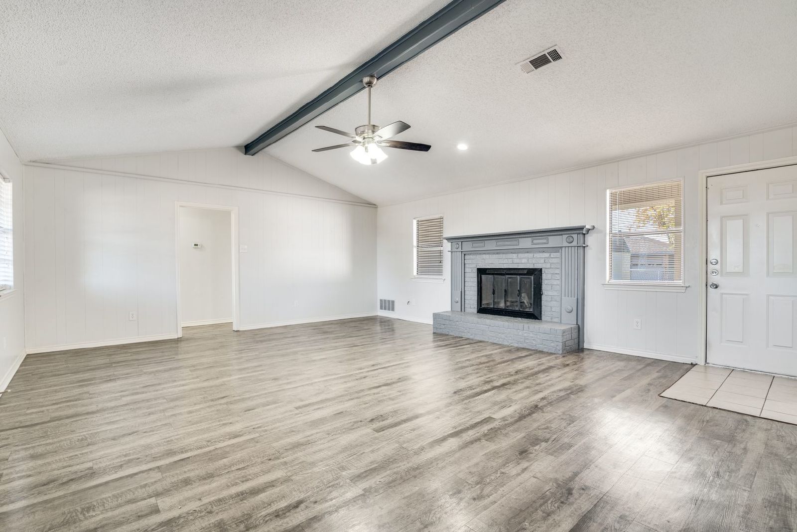 Beautiful 3-Bed, 2.5-Bath Home in Garland – Spacious Layout & Fantastic Amenities! property image