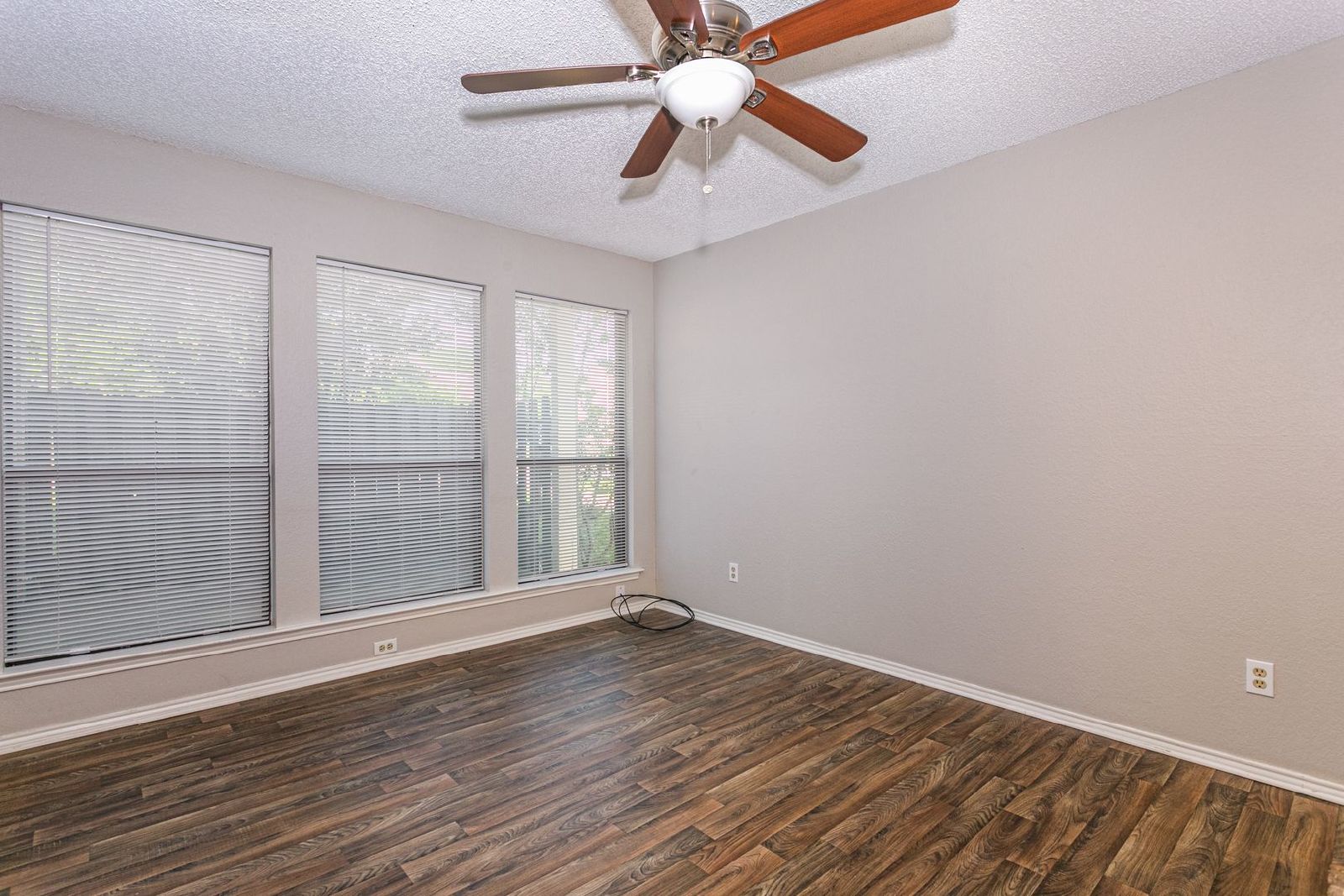 Charming & Spacious Townhome in Bedford property image