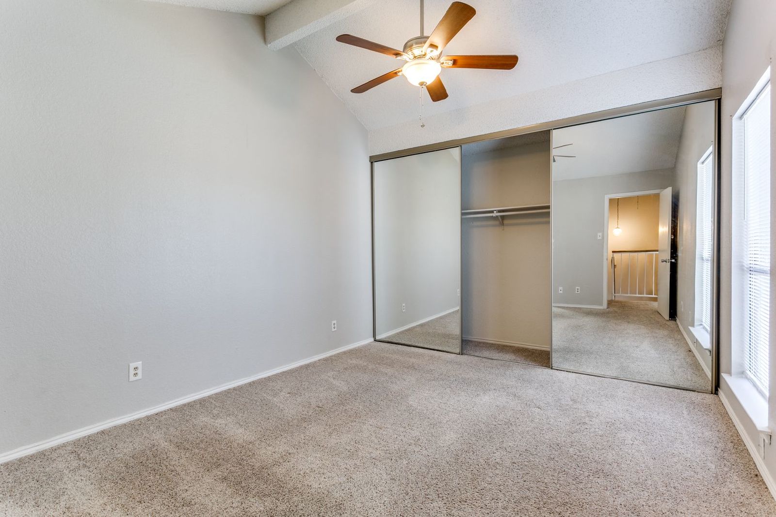 Charming & Spacious Townhome in Bedford property image