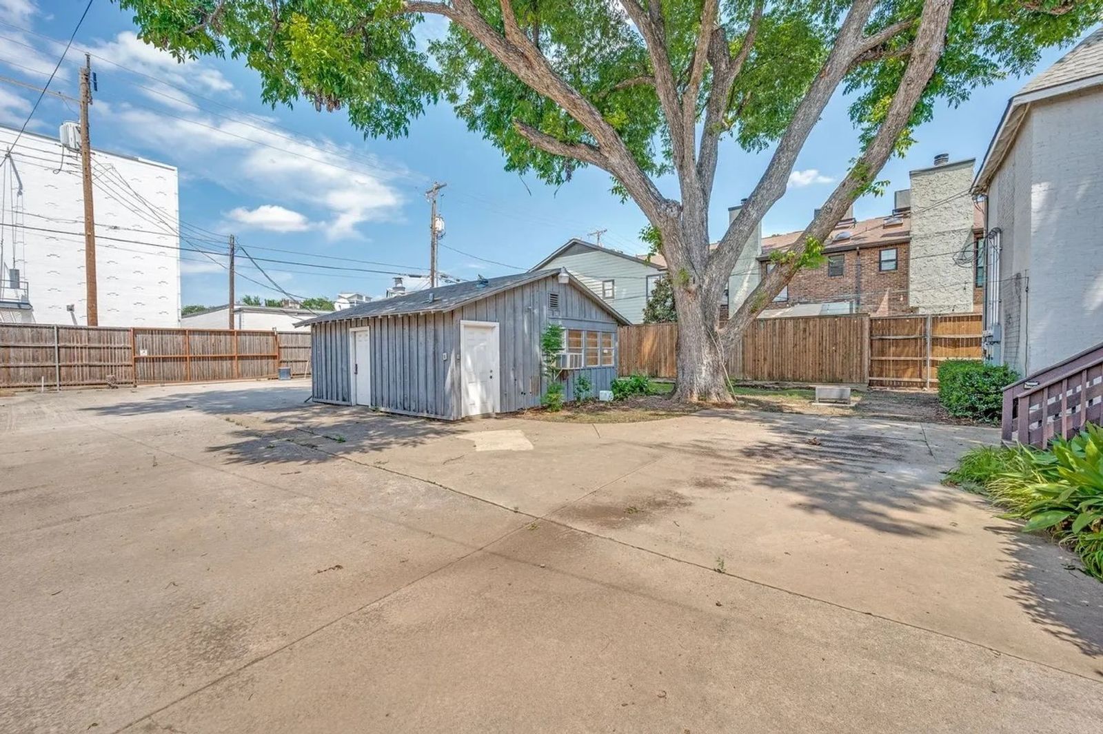 Charming 2-Bed / 2-Bath in Oak Lawn – Stylish Upgrades & Prime Location! property image