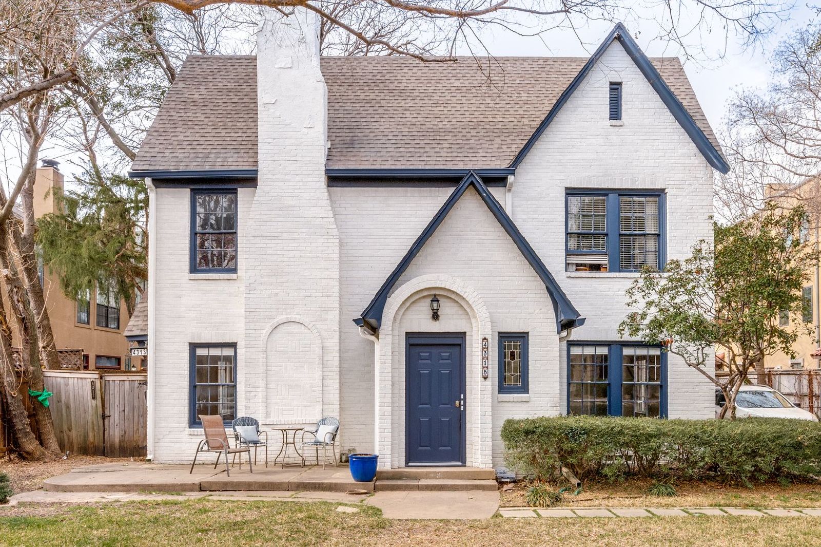 3 Bedroom in Oak Lawn With Private Parking & Deck! property image