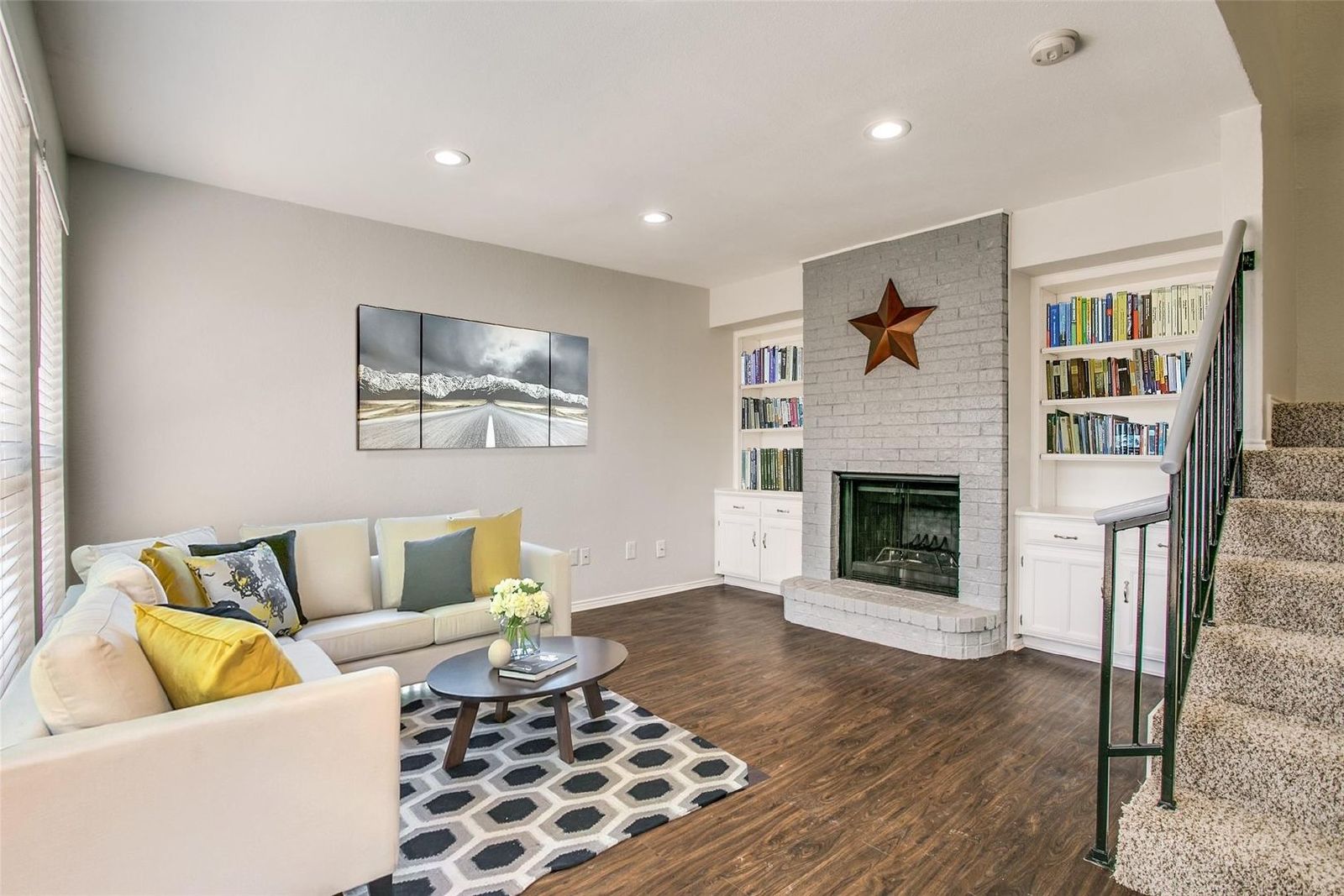 Unique & Classic Townhome in Bedford property image