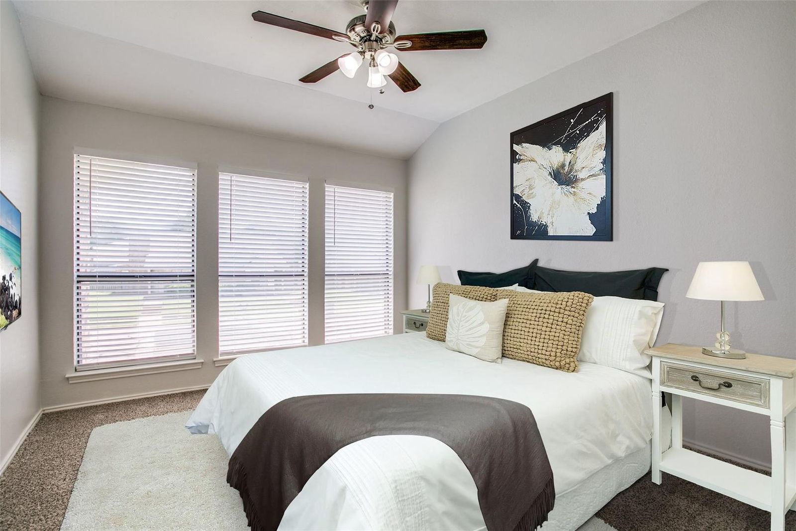 Unique & Classic Townhome in Bedford property image