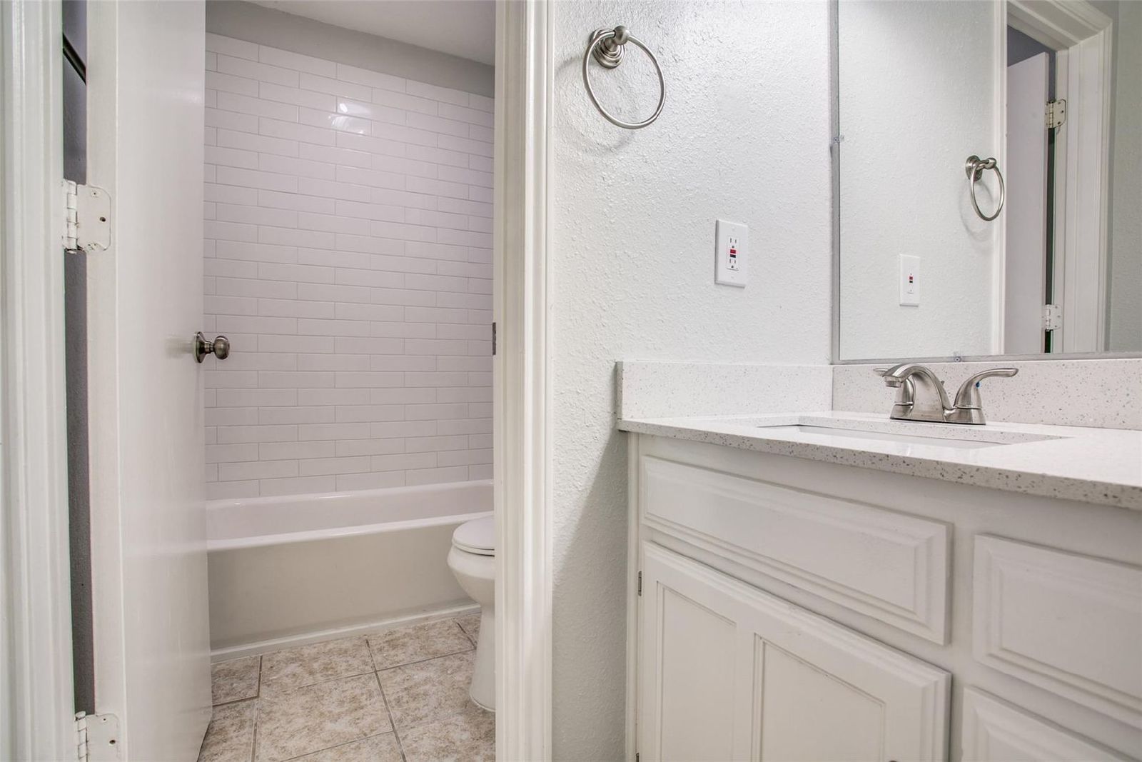 Unique & Classic Townhome in Bedford property image