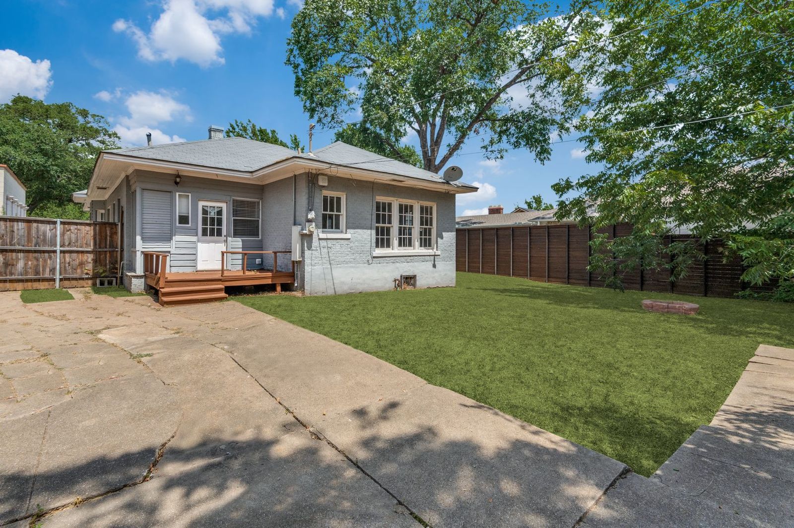 Rare & Classic Oak Lawn House | Great Location | Huge Backyard property image