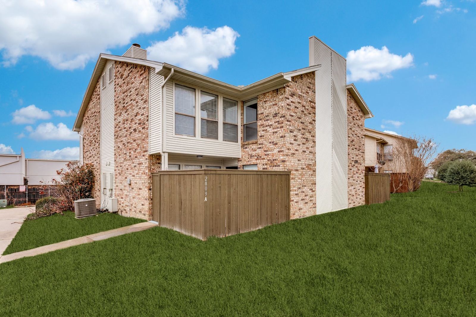 Unique & Classic Townhome in Bedford property image