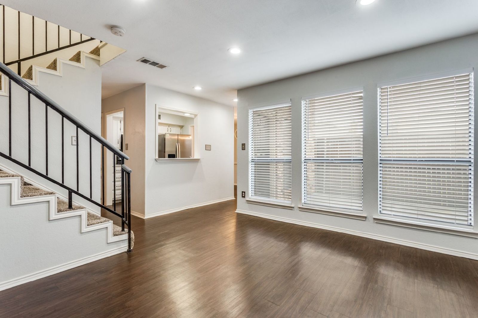 Unique & Classic Townhome in Bedford property image