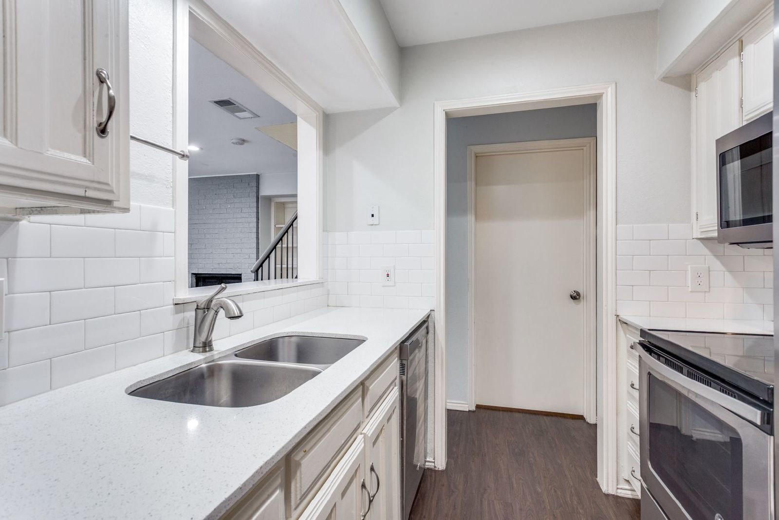 Unique & Classic Townhome in Bedford property image