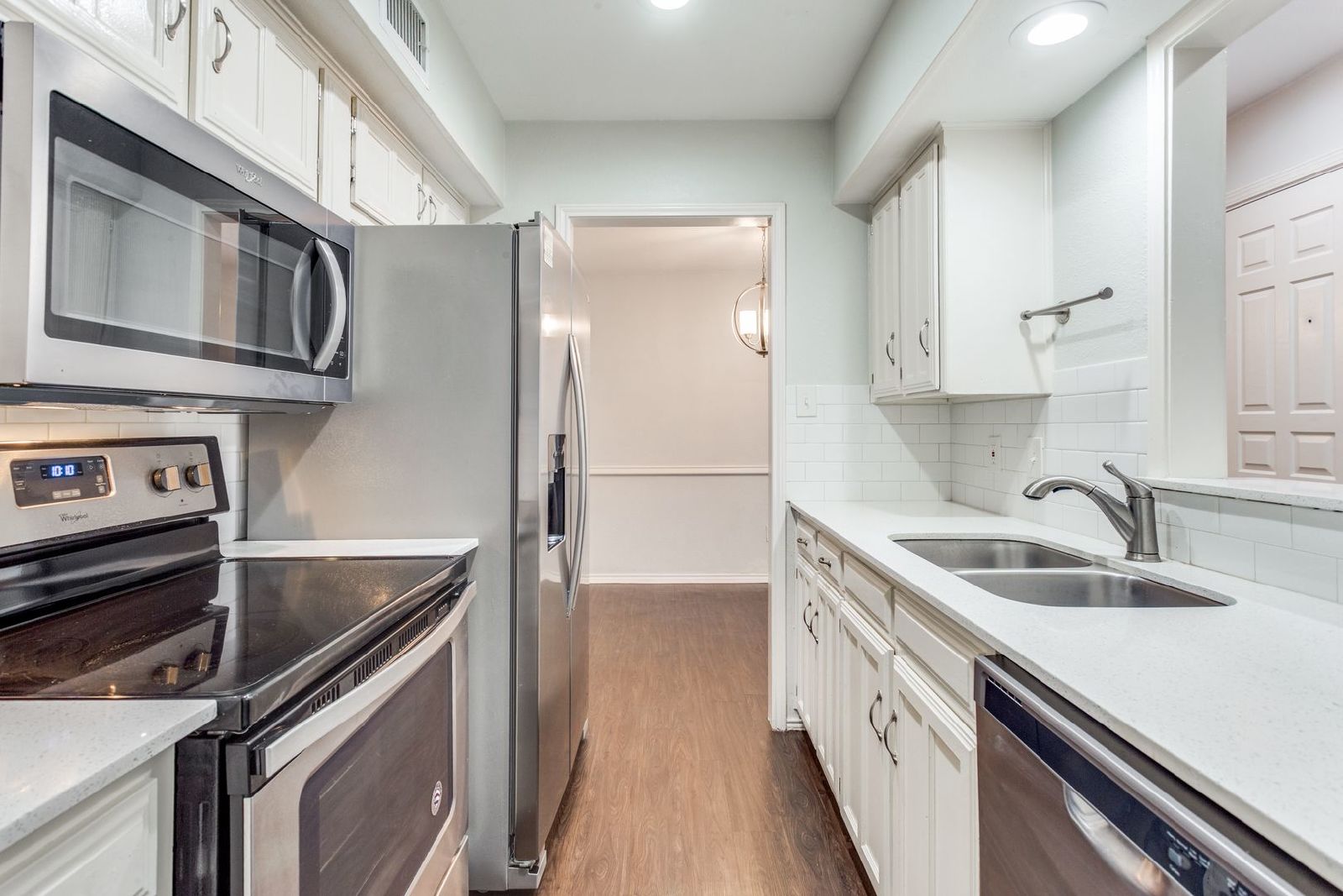 Unique & Classic Townhome in Bedford property image