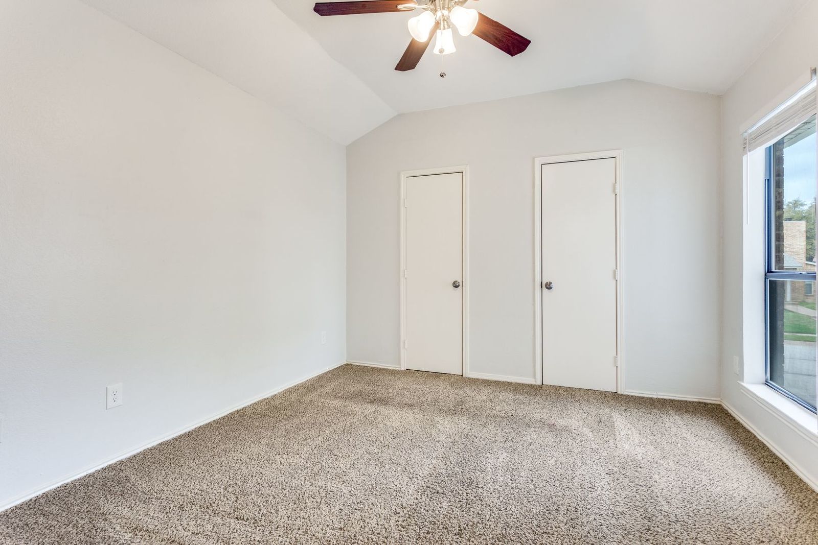 Unique & Classic Townhome in Bedford property image