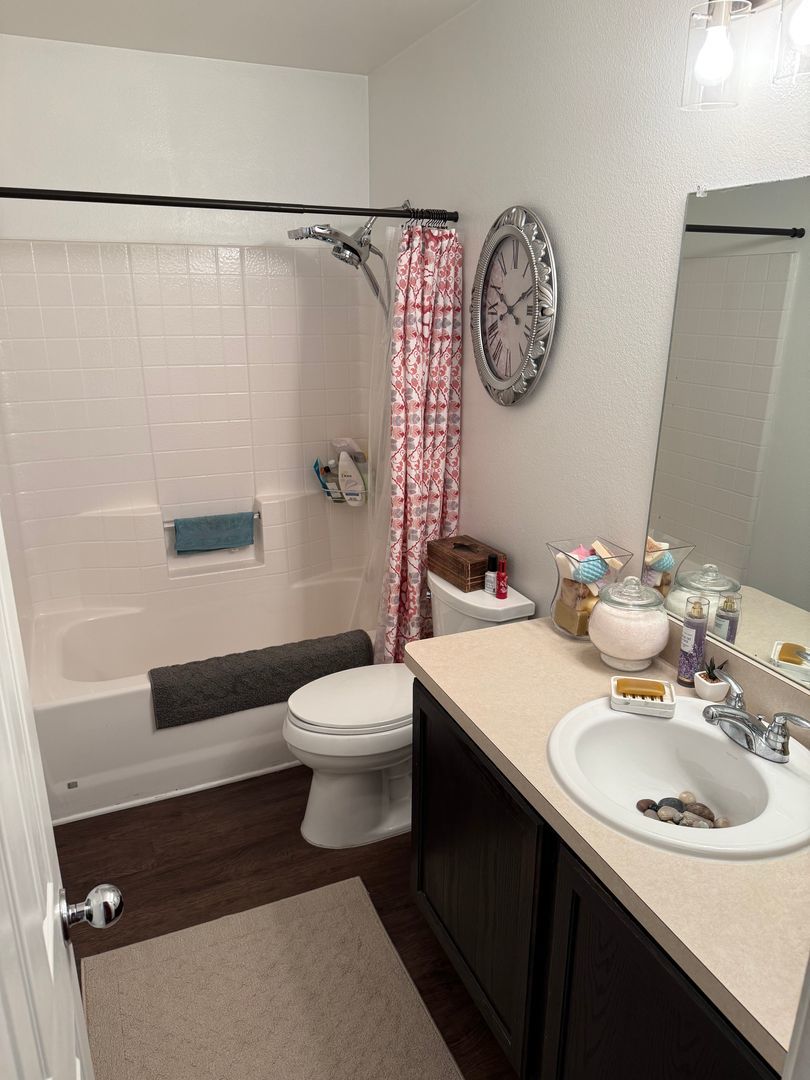 Updated 3 Bed Home in Dallas – Covered Parking! property image