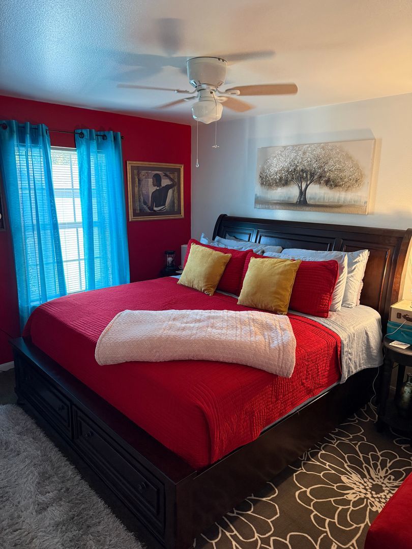 Updated 3 Bed Home in Dallas – Covered Parking! property image