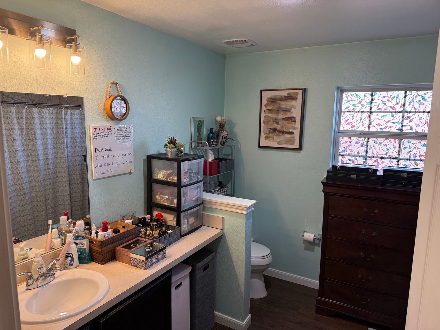 Updated 3 Bed Home in Dallas – Covered Parking! property image